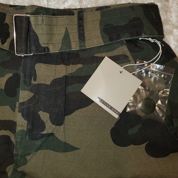 Camo Printed Mini Skirt - Picture 6 of 10